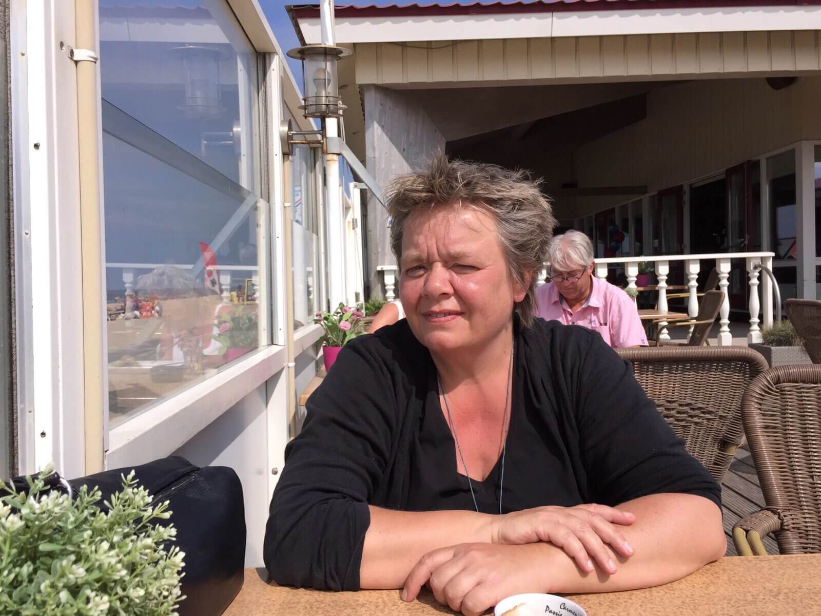 Zanglerares en dirigente Cobien Nieuwpoort uit Groningen op strand